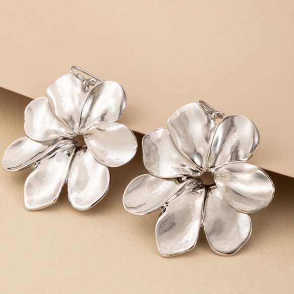 NEW SILVER FLOWER DANGLE EARRINGS #2203-1 - Picture 3 of 6